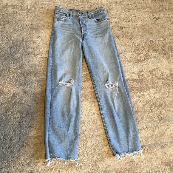 Levi's Ribcage Straight Ankle Jeans Distressed Light Wash Button Fly: 26 - Picture 1 of 13